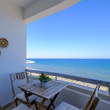 Lazuli Sea View Beachfront- Ap 61 Lárnaka Kültér fotó