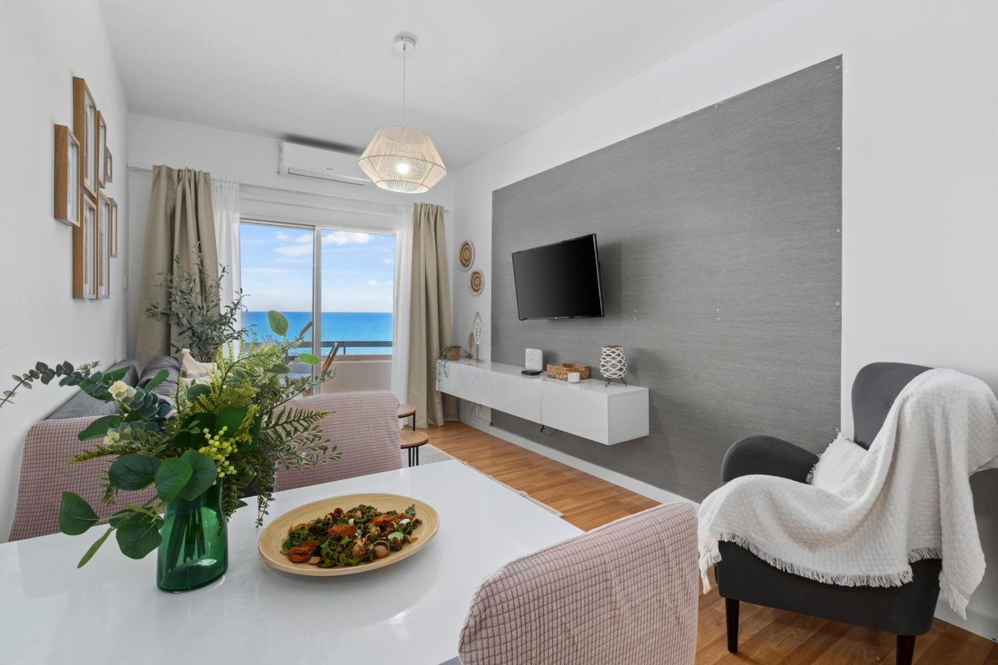 Lazuli Sea View Beachfront- Ap 61 Lárnaka Kültér fotó