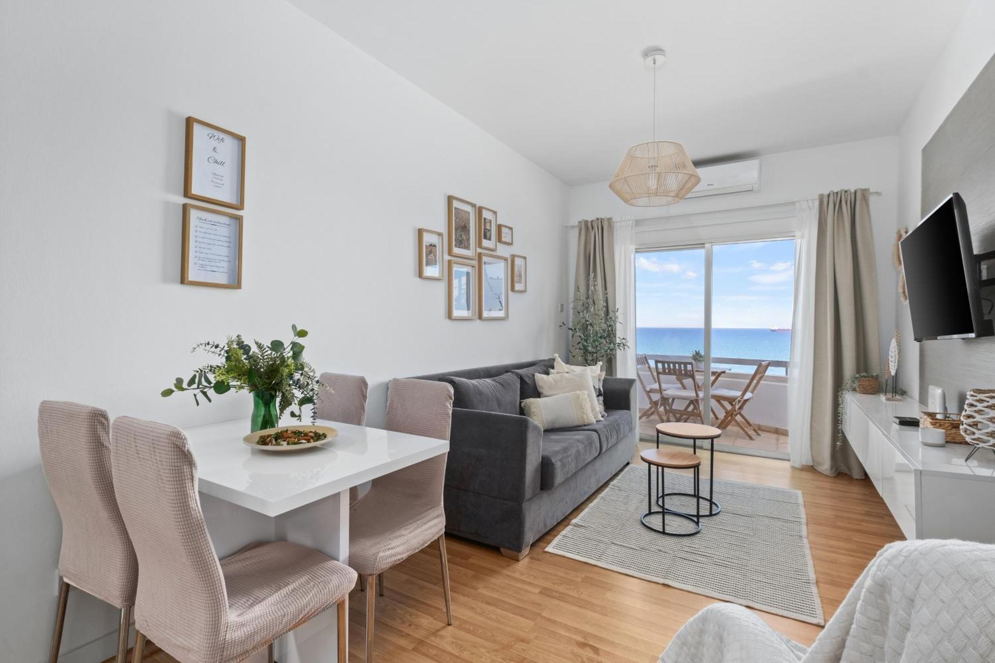 Lazuli Sea View Beachfront- Ap 61 Lárnaka Kültér fotó